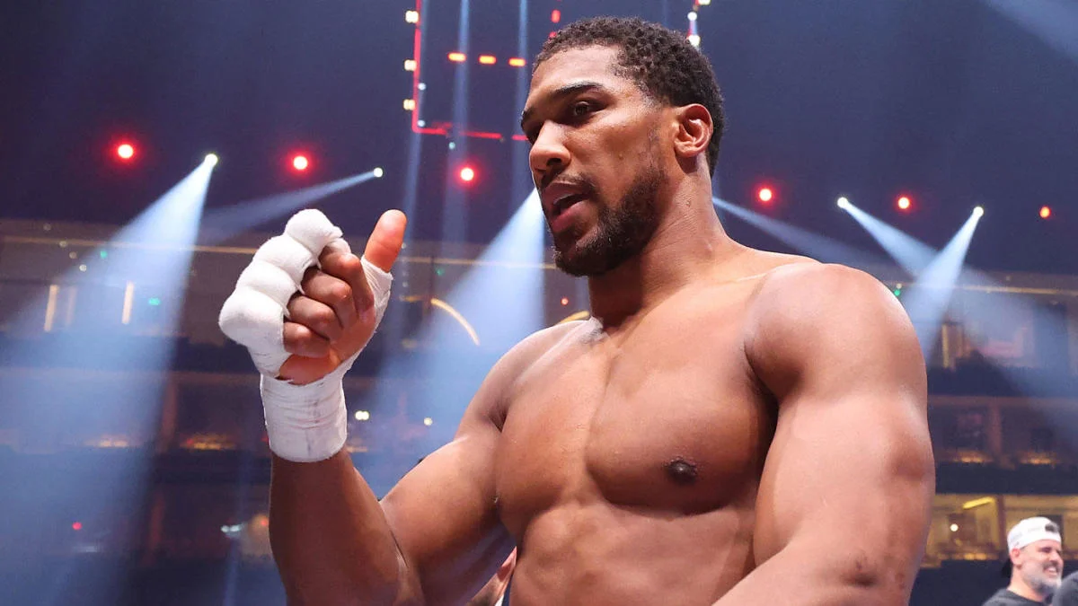 anthony-joshua-thumbs-up