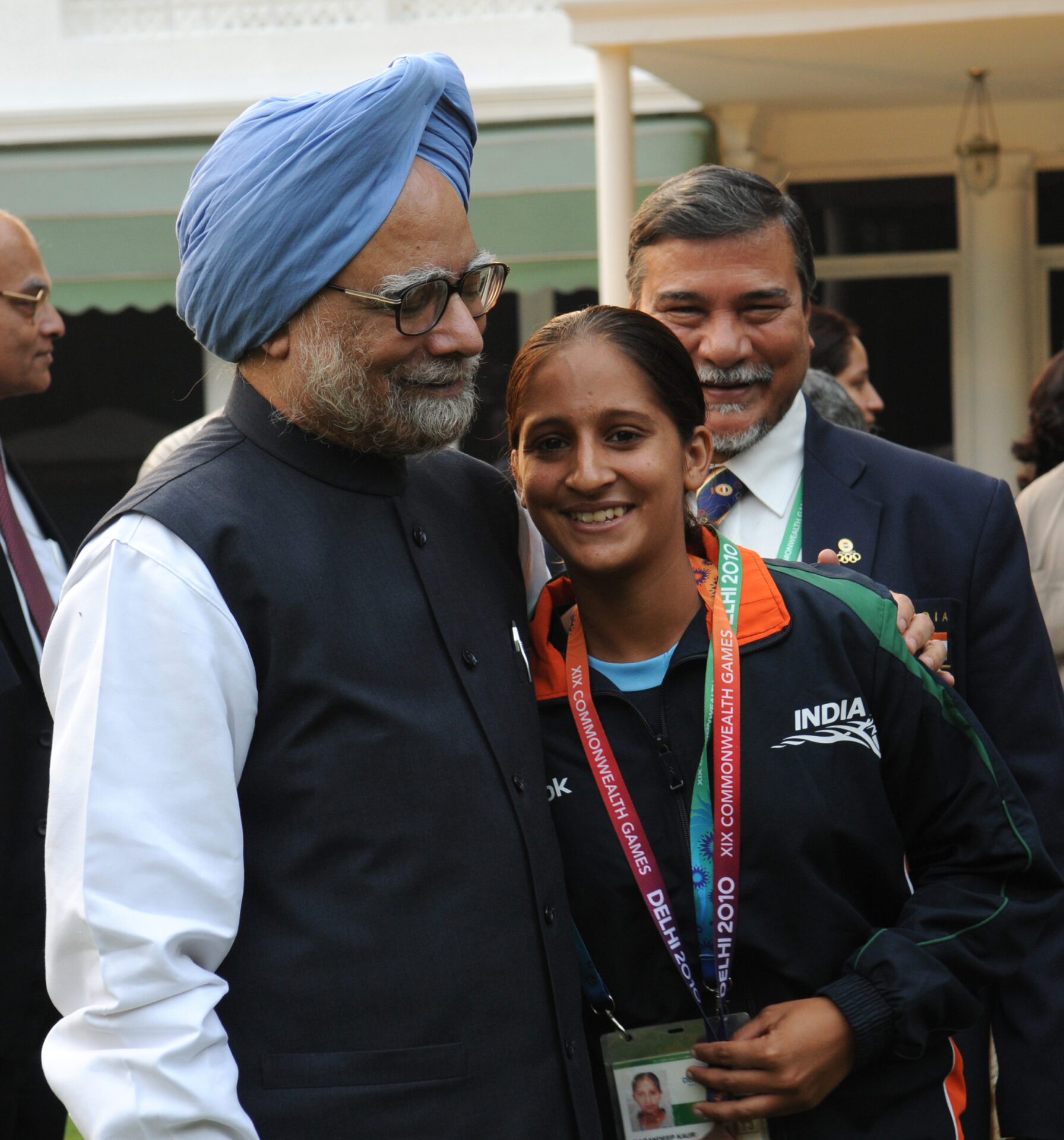 The_Indian_Archery_player_Gagandeep_Kaur,_who_won_the_bronze_medal_in_XIX_Commonwealth_Games_2010_Delhi,_meeting_the_Prime_Minister,_Dr._Manmohan_Singh_in_New_Delhi_on_October_15,_2010